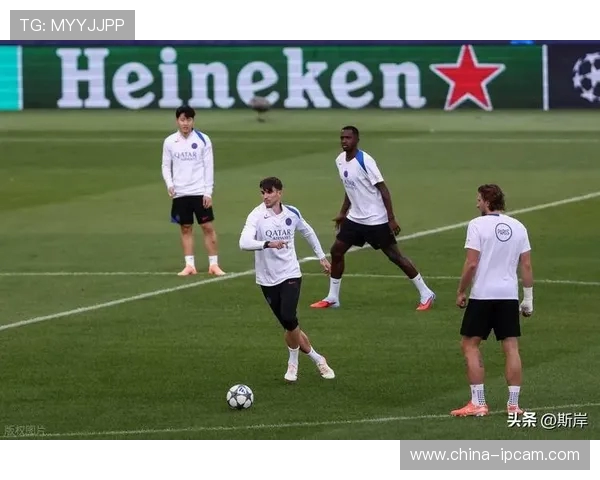 巴黎圣日耳曼迎战里尔：焦点对决上演，争夺榜首之战一触即发