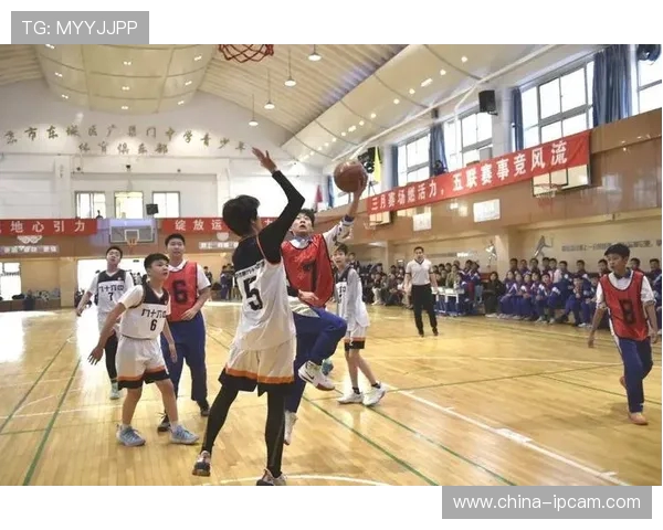 大学生挑战安道尔BC的篮球赛场展现青春激情与团队精神